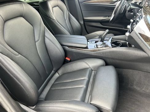 Used 2019 BMW 530i xDrive AWD/4WD image 8
