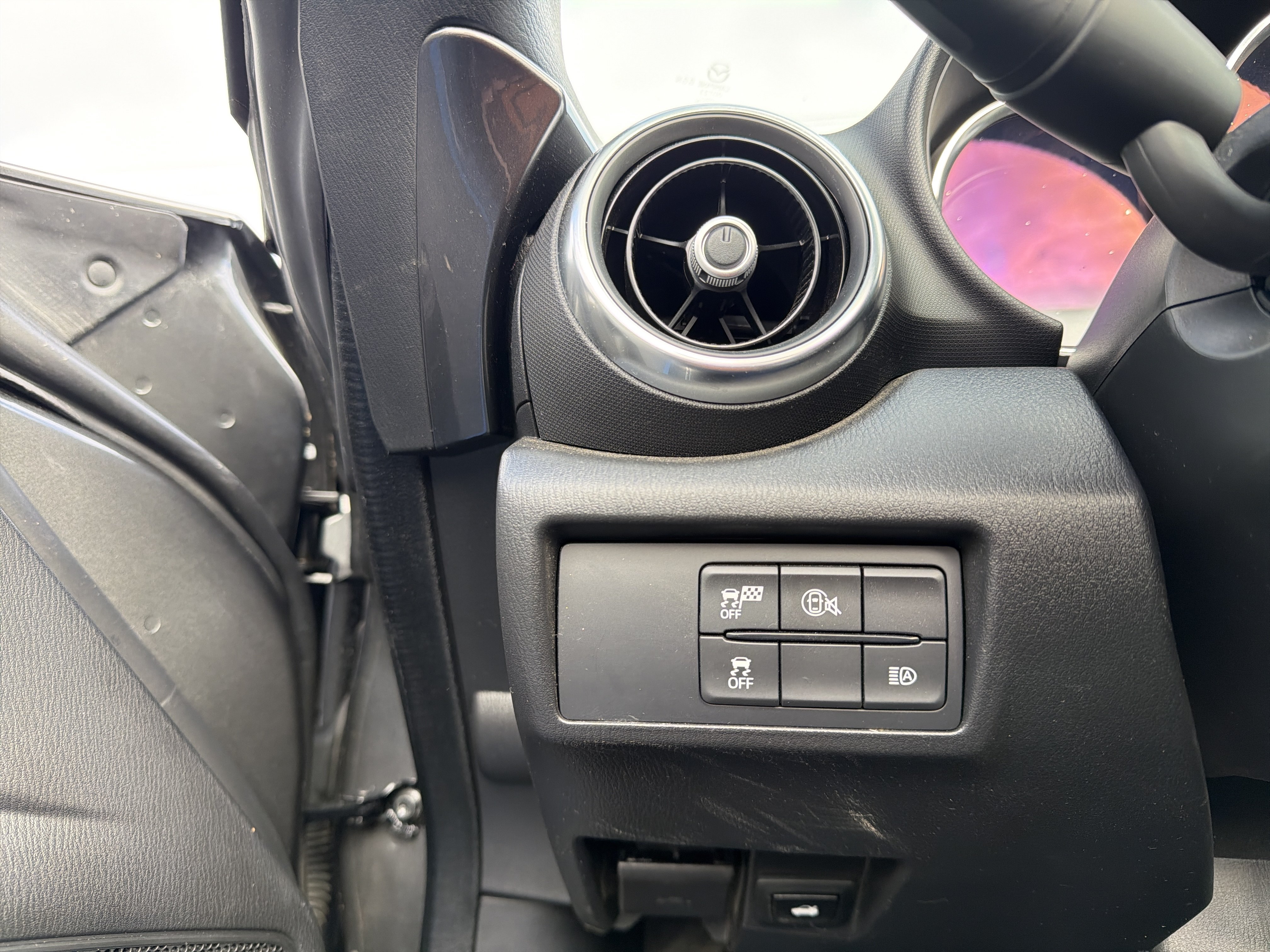 Used 2024 MAZDA MX-5 Miata Grand Touring RWD image 17