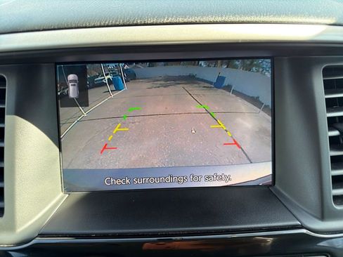 Used 2018 Nissan Pathfinder SV image 19