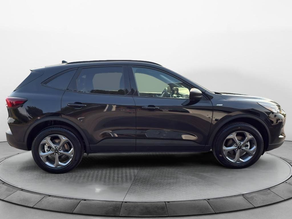 Certified 2025 Ford Escape Platinum AWD/4WD image 5