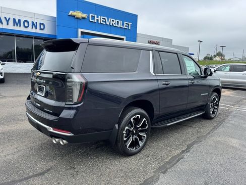 New 2025 Chevrolet Suburban Premier image 6
