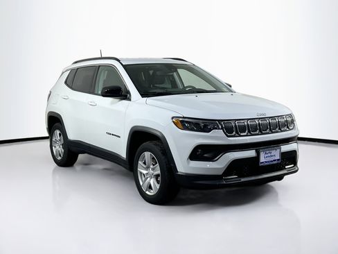 Used 2022 Jeep Compass Latitude image 3