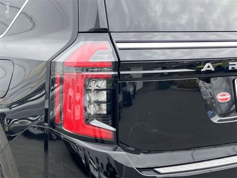 New 2026 Nissan Armada SL w/ Captain's Chari Seat Package image 9