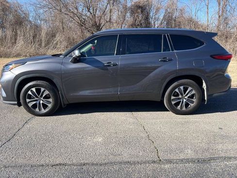 Used 2021 Toyota Highlander XLE image 10