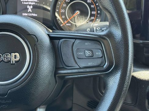 Used 2025 Jeep Gladiator Overland AWD/4WD image 21