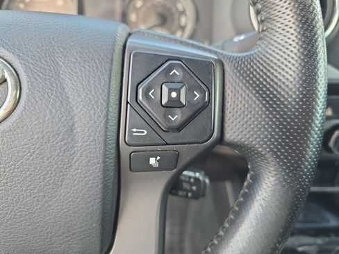 Used 2016 Toyota Tacoma TRD Sport image 23