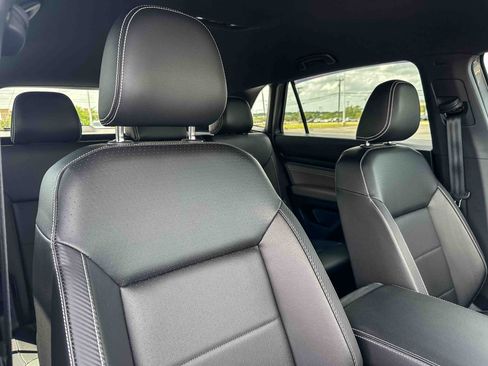 Used 2023 Volkswagen Atlas Cross Sport SE FWD image 24