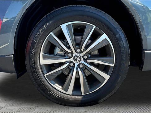 Used 2024 Toyota Venza LE AWD/4WD image 34