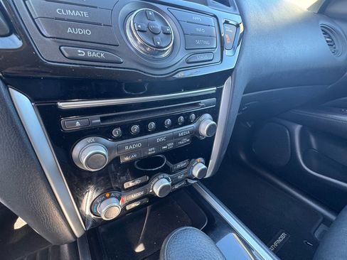 Used 2019 Nissan Pathfinder S image 22