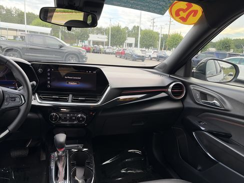 Used 2025 Chevrolet Trax RS w/ Driver Confidence Package FWD image 31