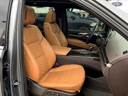 Used 2021 Cadillac Escalade Premium Luxury w/ Driver Assist Tech Package AWD/4WD image 9
