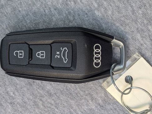 New 2025 Audi SQ6 e-tron Premium Plus image 33