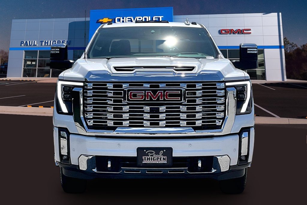 Used 2024 GMC Sierra 3500 Denali w/ Denali Reserve Package AWD/4WD image 2