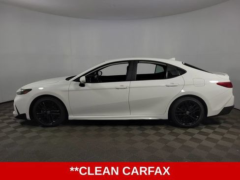 Used 2025 Toyota Camry SE FWD image 5