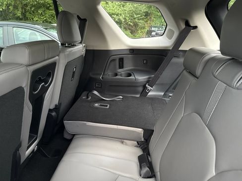 Used 2025 Honda Pilot Touring image 10