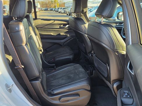 Certified 2025 Jeep Grand Cherokee L Altitude image 23