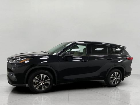 Used 2021 Toyota Highlander XLE image 10