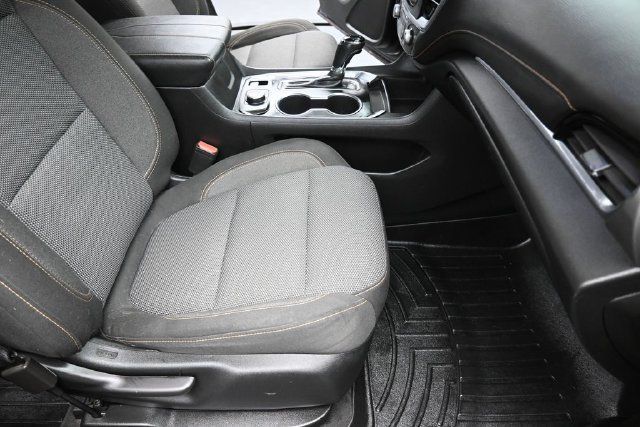 Used 2020 Chevrolet Traverse LT FWD image 33