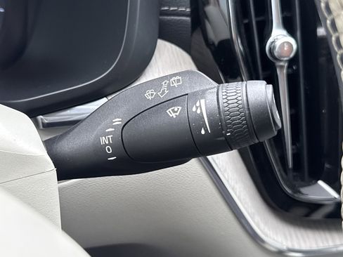 Used 2021 Volvo XC60 T5 Inscription w/ Advanced Package image 16