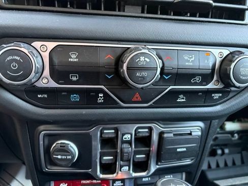 Used 2024 Jeep Wrangler Unlimited Rubicon 4xe AWD/4WD image 22