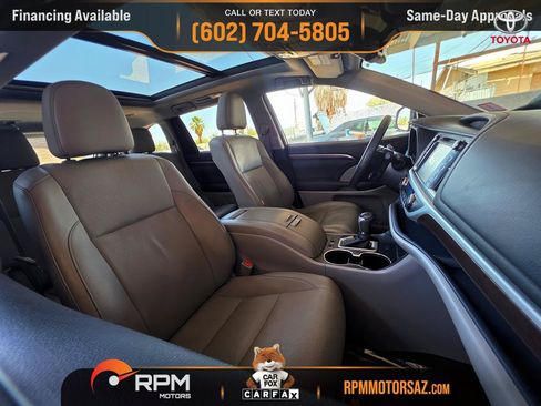 Used 2014 Toyota Highlander Limited Platinum FWD image 18