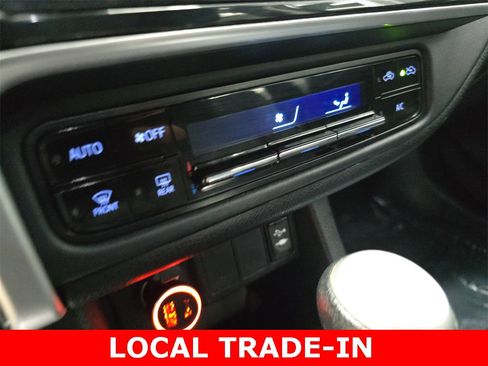 Used 2018 Toyota Corolla LE image 21