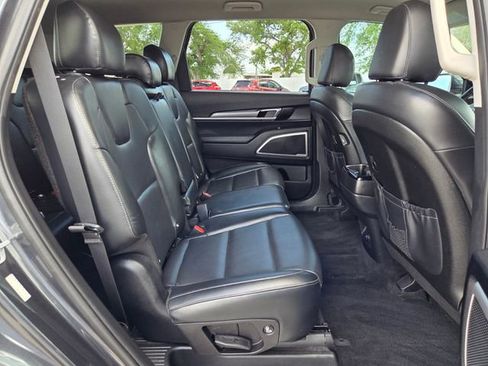 Used 2020 Kia Telluride LX FWD image 18
