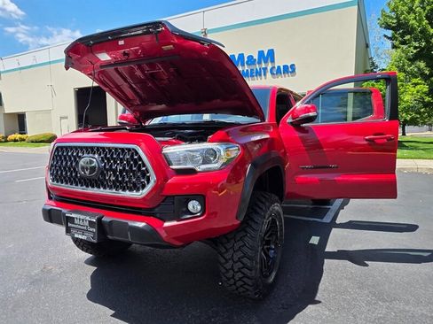 Used 2018 Toyota Tacoma TRD Off-Road w/ Technology Package AWD/4WD image 25