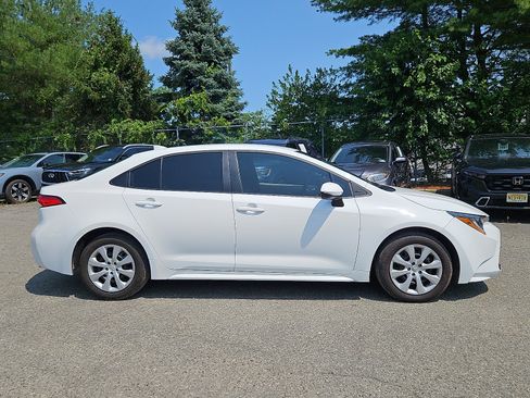 Used 2024 Toyota Corolla LE FWD image 8