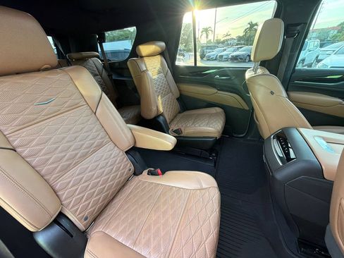 Used 2021 Cadillac Escalade Premium Luxury RWD image 17