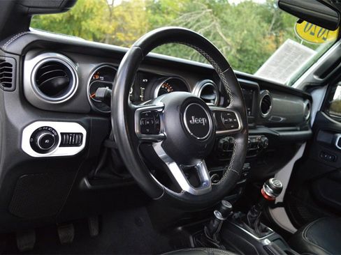 Used 2020 Jeep Wrangler Unlimited Sahara image 11