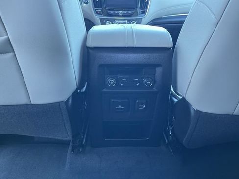 Certified 2023 Chevrolet Traverse Premier FWD image 20