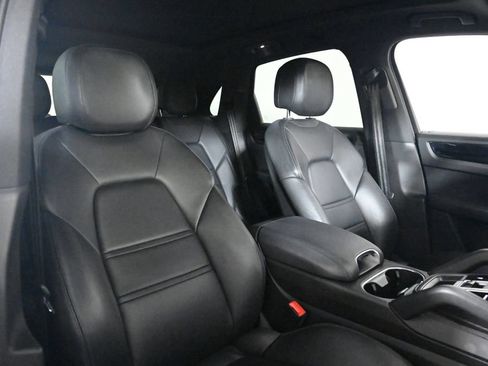 Certified 2021 Porsche Cayenne AWD/4WD image 18