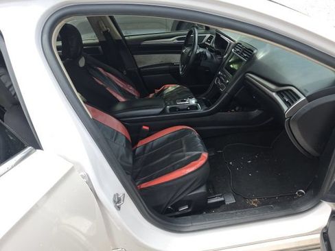 Used 2019 Ford Fusion SE w/ Equipment Group 151A FWD image 14
