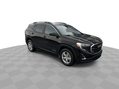 Used 2021 GMC Terrain SLE w/ Driver Convenience Package image 2