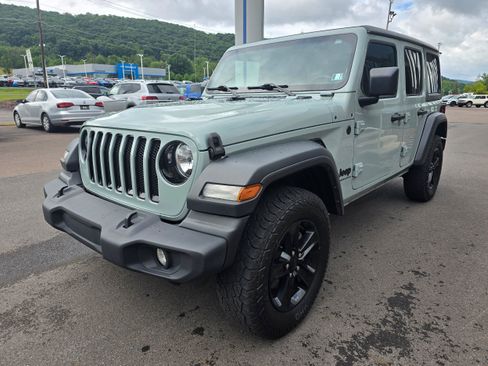 Used 2023 Jeep Wrangler Unlimited Sport AWD/4WD image 3