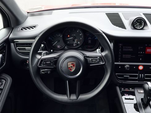 Certified 2025 Porsche Macan image 15