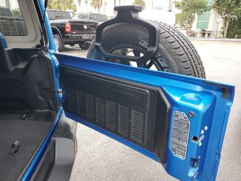 Used 2022 Jeep Wrangler Unlimited Sahara w/ Safety Group image 11