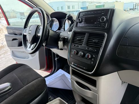 Used 2012 Dodge Grand Caravan SXT image 24