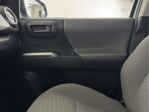 Used 2022 Toyota Tacoma SR5 RWD image 18