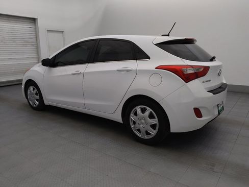 Used 2017 Hyundai Elantra GT image 3