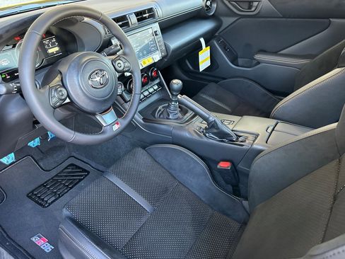 New 2026 Toyota GR86 YUZU Limited image 9