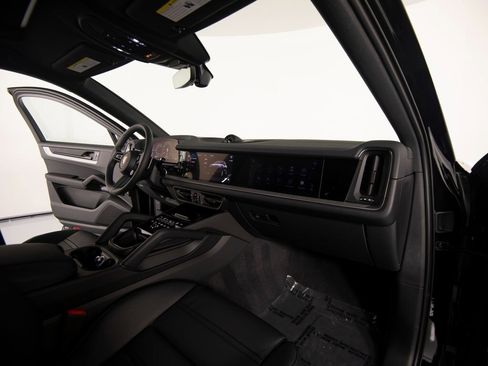 New 2026 Porsche Cayenne S image 27