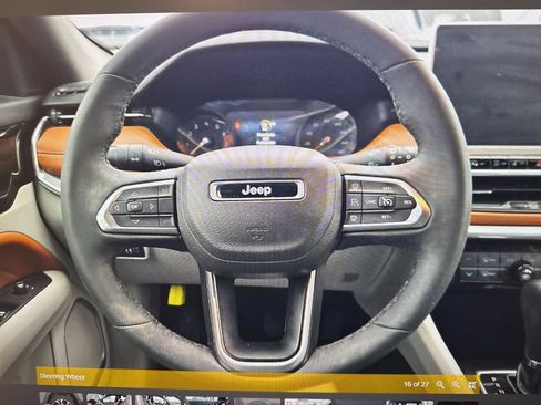 Used 2023 Jeep Compass Limited image 17