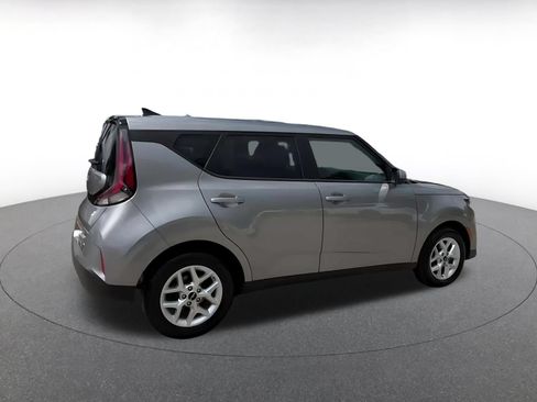 Used 2025 Kia Soul LX w/ LX Technology Package FWD image 14