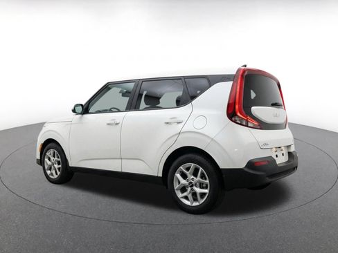 Used 2025 Kia Soul LX w/ LX Technology Package FWD image 7