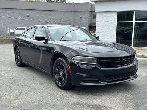 Used 2022 Dodge Charger SXT w/ Cold Weather Package image 2