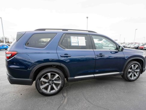Used 2025 Honda Pilot Elite image 6