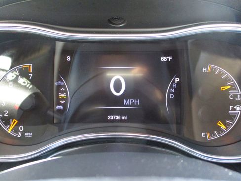 Used 2022 Jeep Grand Cherokee Laredo X image 17