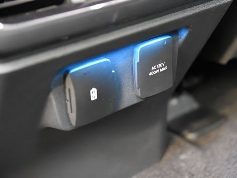Used 2022 Ford F150 XLT w/ Equipment Group 302A High RWD image 36